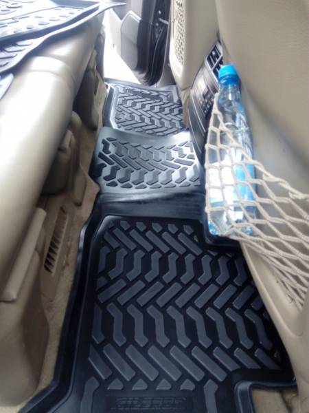 Резиновые коврики в салон Toyota Land Cruiser 200 (Тойота Ленд Крузер 200) (2015-2020) 3D с бортиком